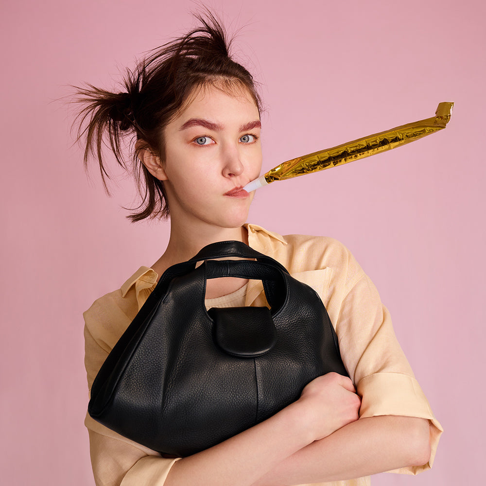 ブラックハンドバッグ Zilda Fan Shaped Hand Bag / Black | テーーマ teema