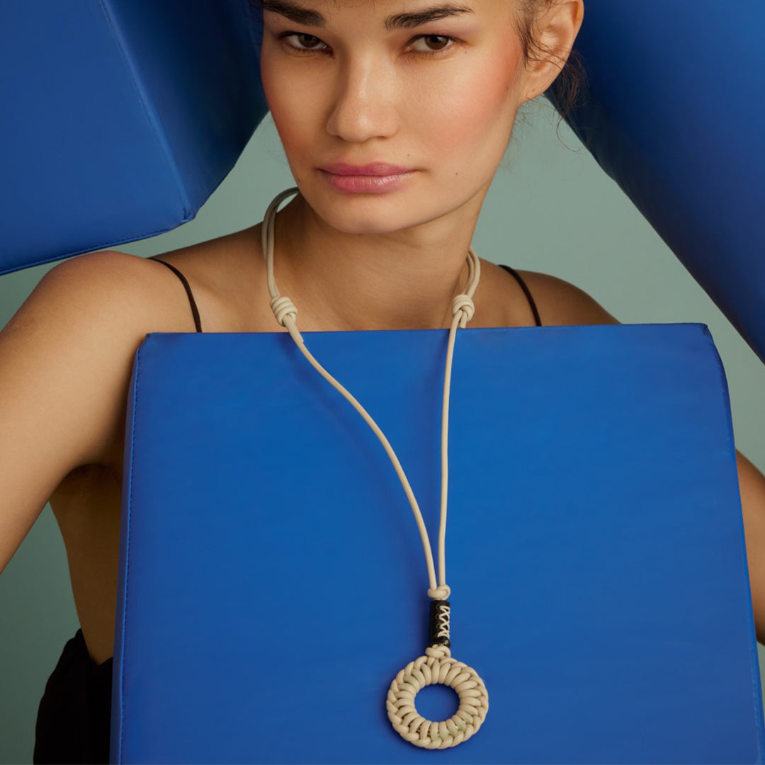 <SENTI FLATTER THE SENSES> Leather Blade Circle Long Necklace / Ivory