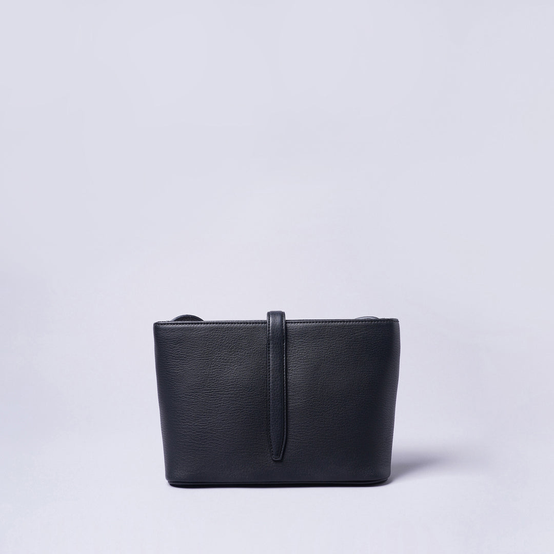 eitamページ Shrink Horizontal Mini Shoulder Bag / Black | テーーマ teema