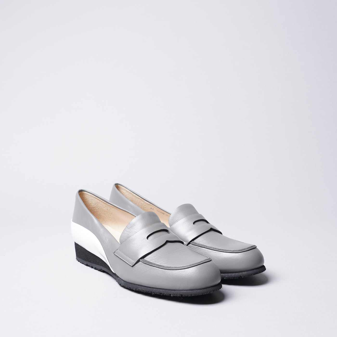 ＜IUI＞樂福鞋/灰色 x白色