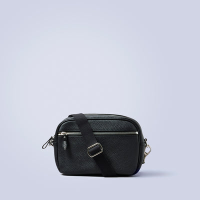 ＜LEZALI＞壓花迷你肩背包/灰褐色