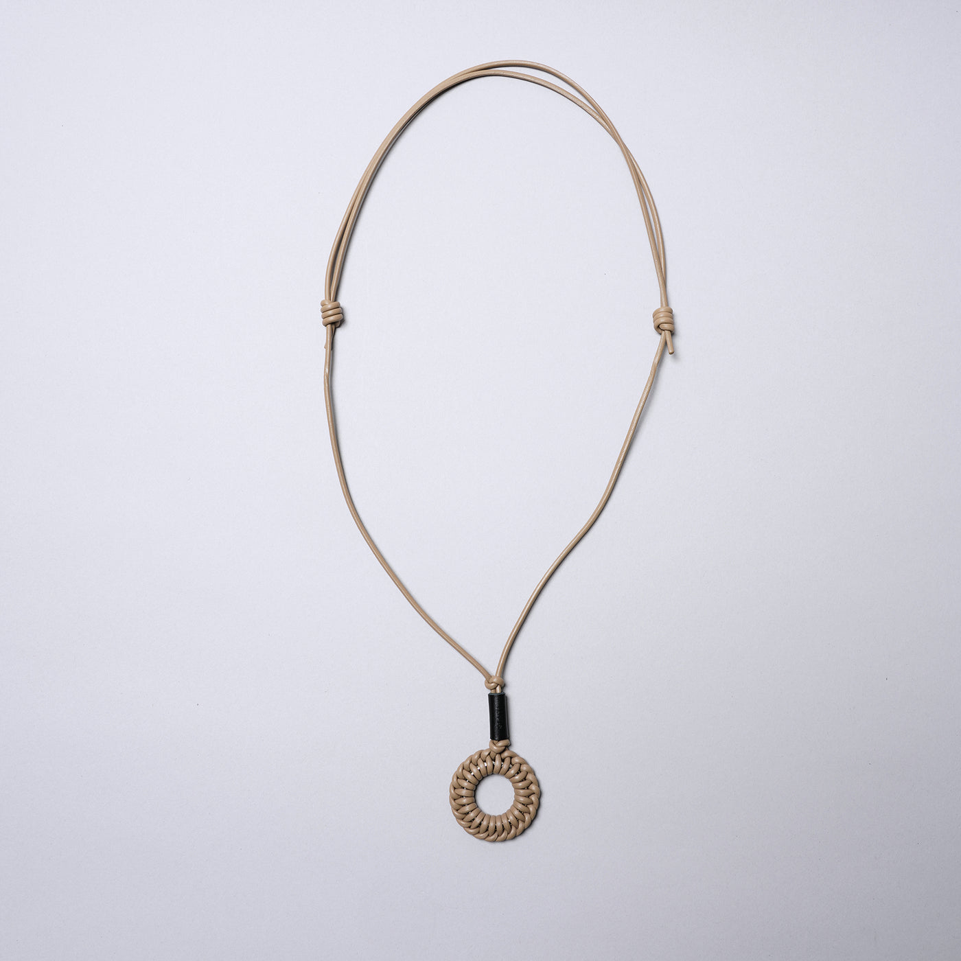 <SENTI FLATTER THE SENSES> Leather Blade Circle Long Necklace / Ivory