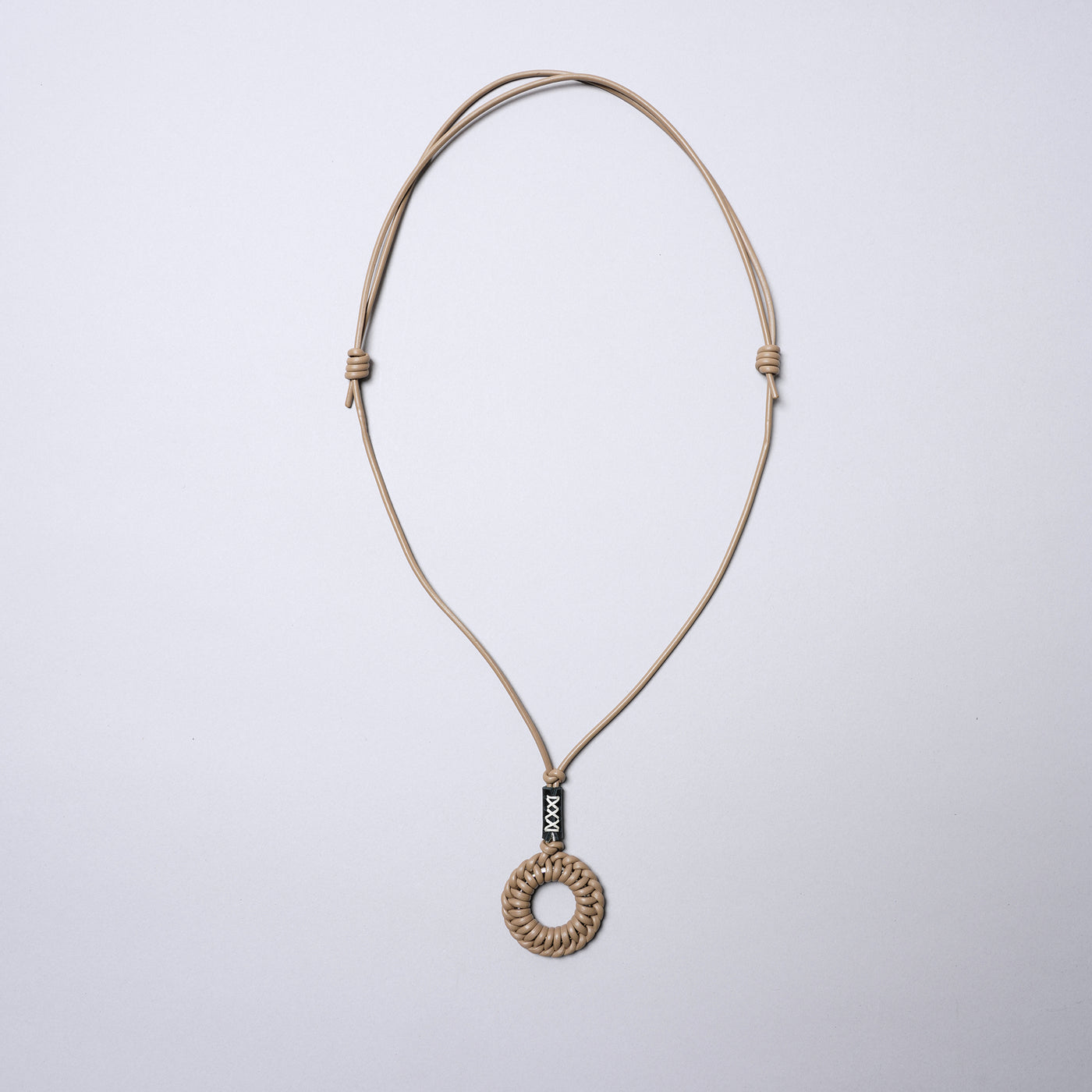 <SENTI FLATTER THE SENSES> Leather Blade Circle Long Necklace / Ivory