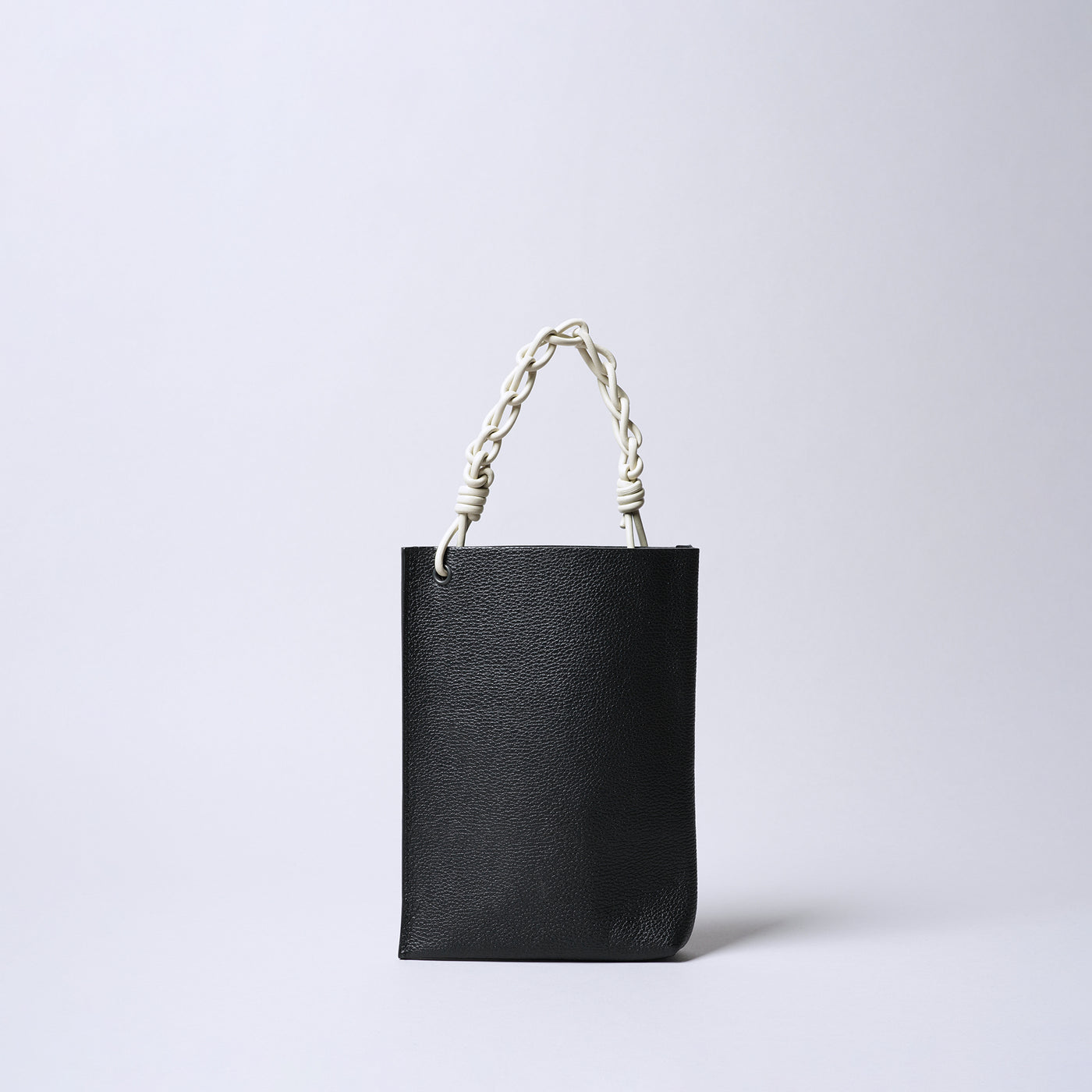 <SENTI FLATTER THE SENSES> Shrink Leather Chain Handle Mini Bag / Ivory x Black
