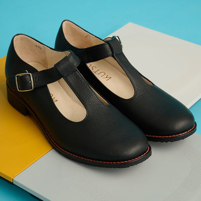 ＜クツネ＞T-STRAP LOAFER/黒(ブラック)