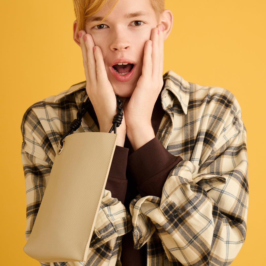 <SENTI FLATTER THE SENSES> Shrink Leather Chain Handle Mini Bag / Ivory x Black