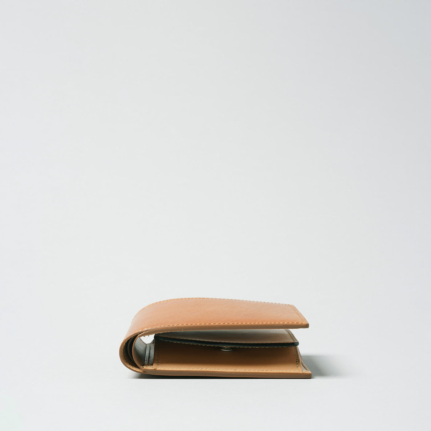 ＜フラソリティ＞水染めオイルコードバン二つ折り財布/グリーン