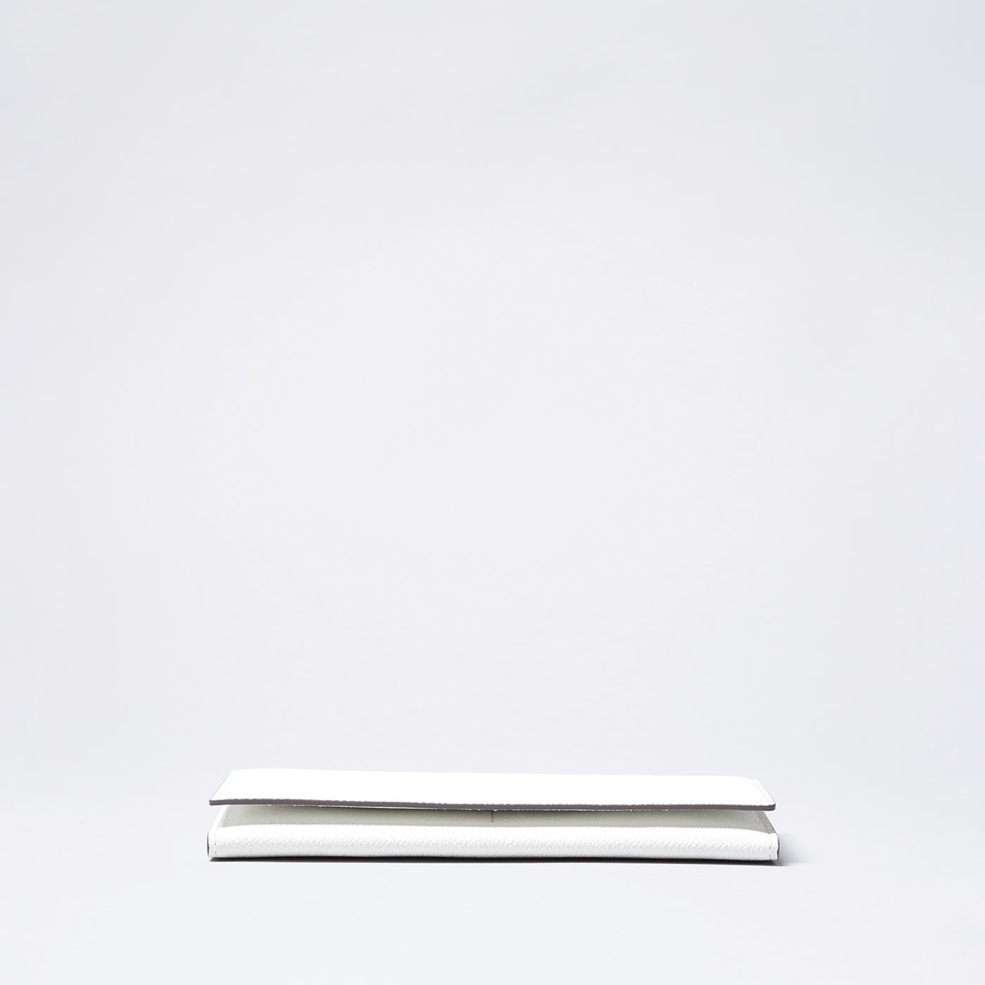 ＜キイチ＞ シェードシリーズ 長財布（カブセ）/ホワイト