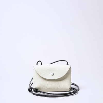<SENTI FLATTER THE SENSES> Shrink Leather Neck Wallet / Ivory x Black