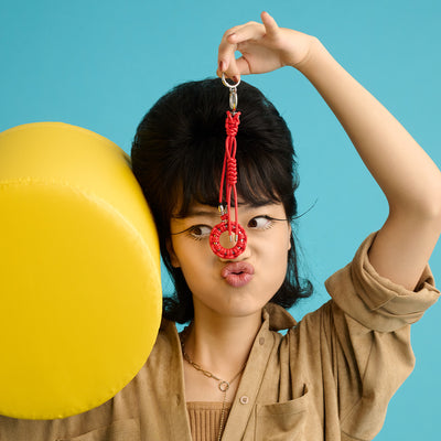 <SENTI FLATTER THE SENSES> Leather Blade Circle Key Strap / Red