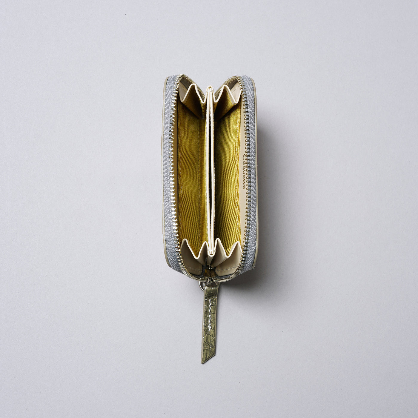 ＜Coquette＞Round Mini Wallet（shiny）/藍色×金色