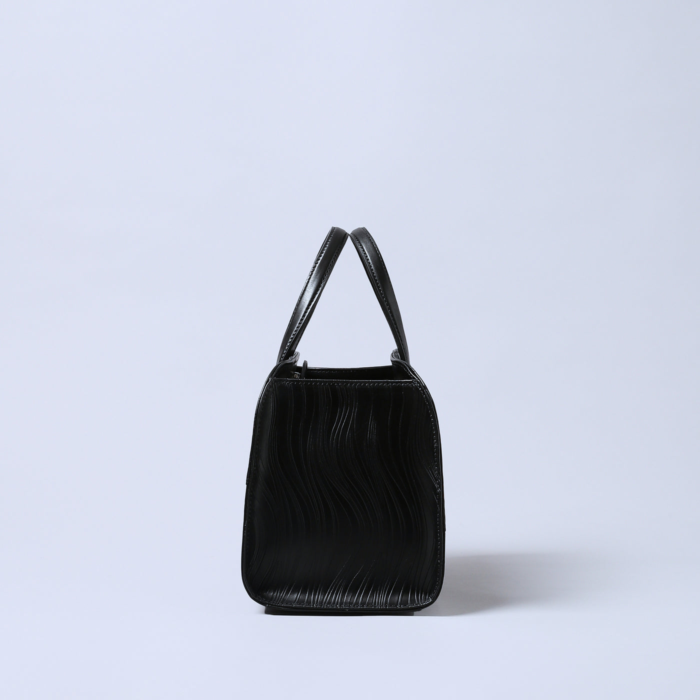 ＜エスティーヌ＞ノワリズムシリーズ レザー2WAYハンドバッグ/ブラック