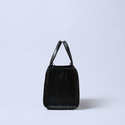 ＜エスティーヌ＞ノワリズムシリーズ レザー2WAYハンドバッグ/ブラック