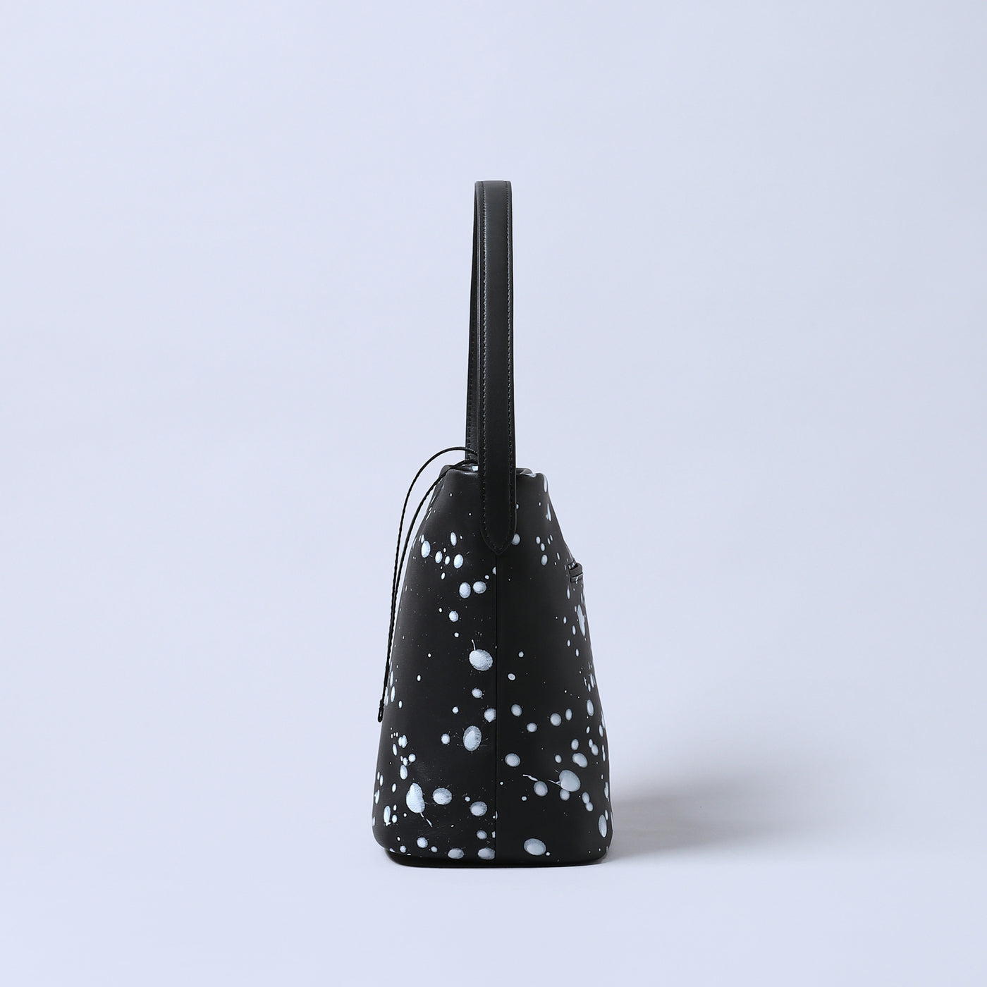 ＜エスティーヌ＞パルスシリーズ レザーペイントハンドバッグ/ブラック