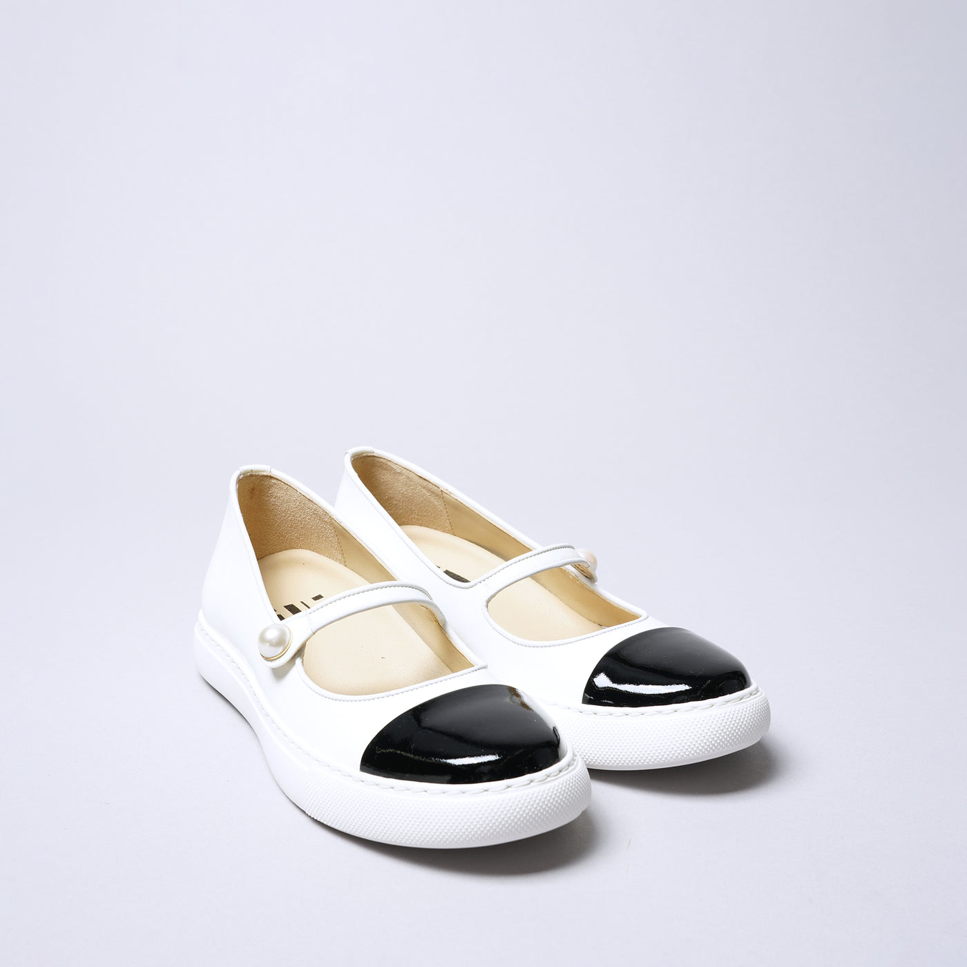 ＜アイユーアイ＞ワンストラップ スニーカー/ブラック×ホワイト