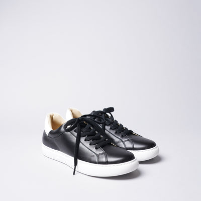 <IUI> Lace-up Sneaker / Black