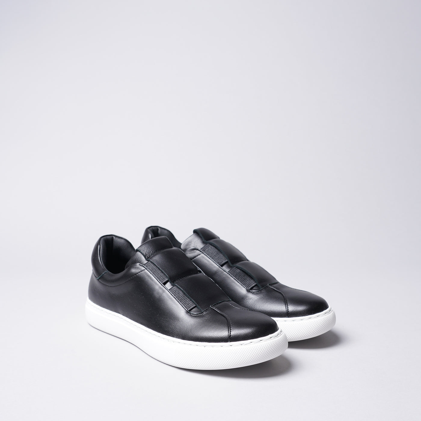 <IUI> Elastic Sneaker / Black