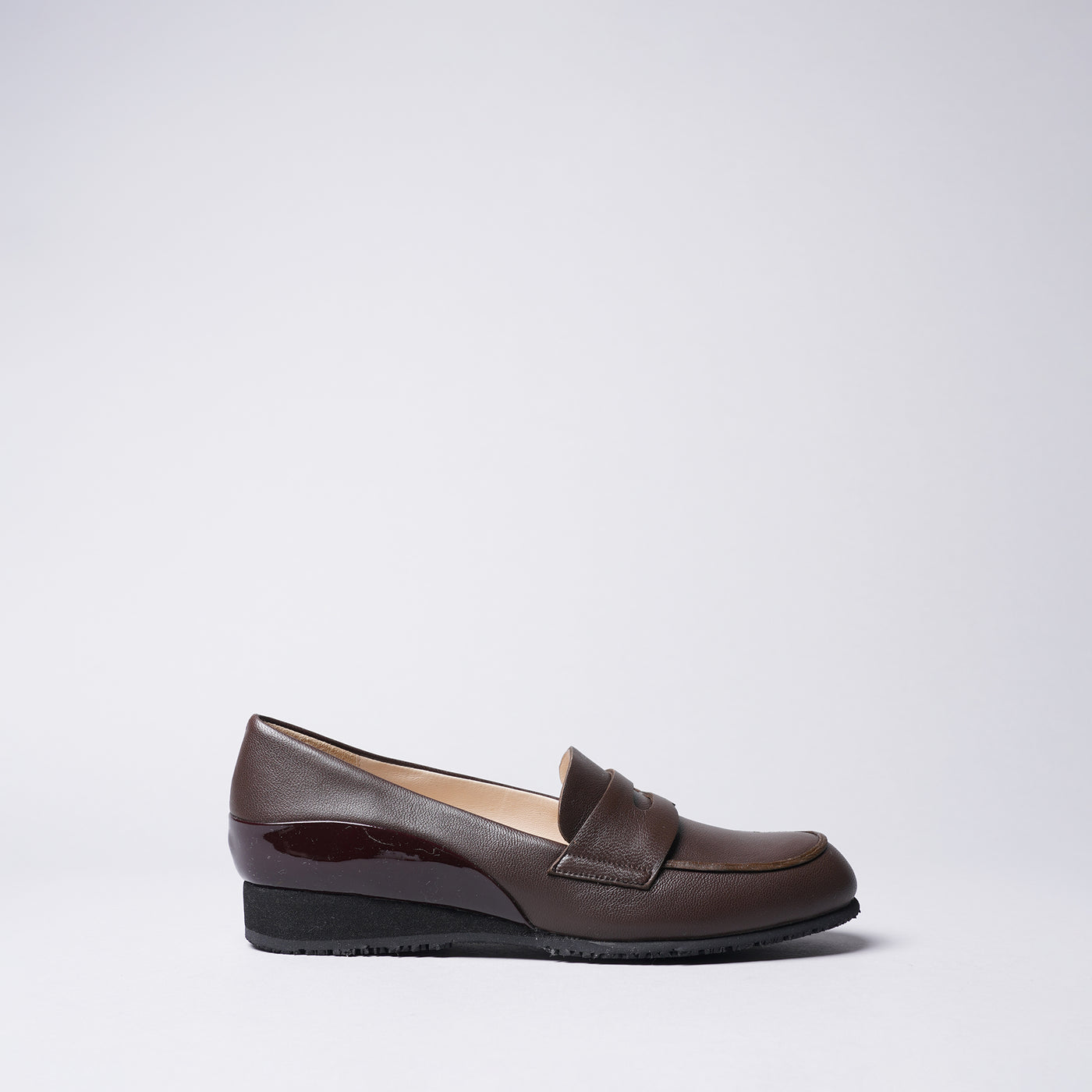 <IUI> Loafer / Grey x White