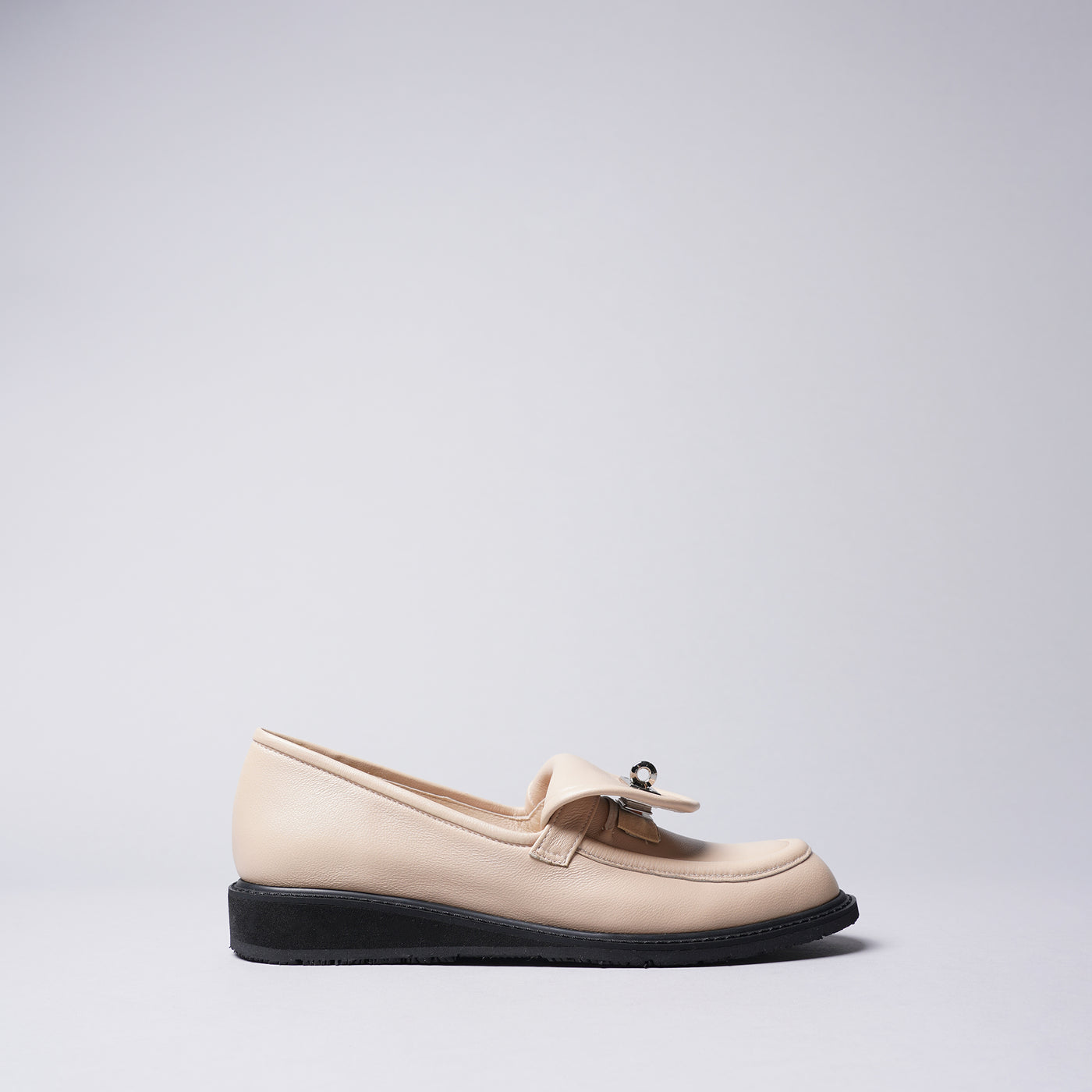 <IUI> Loafer with Buckle Detail / Black