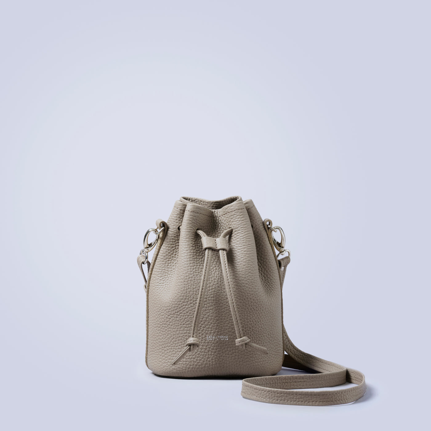 ＜LEZALI＞壓花迷你抽繩肩背包/金色