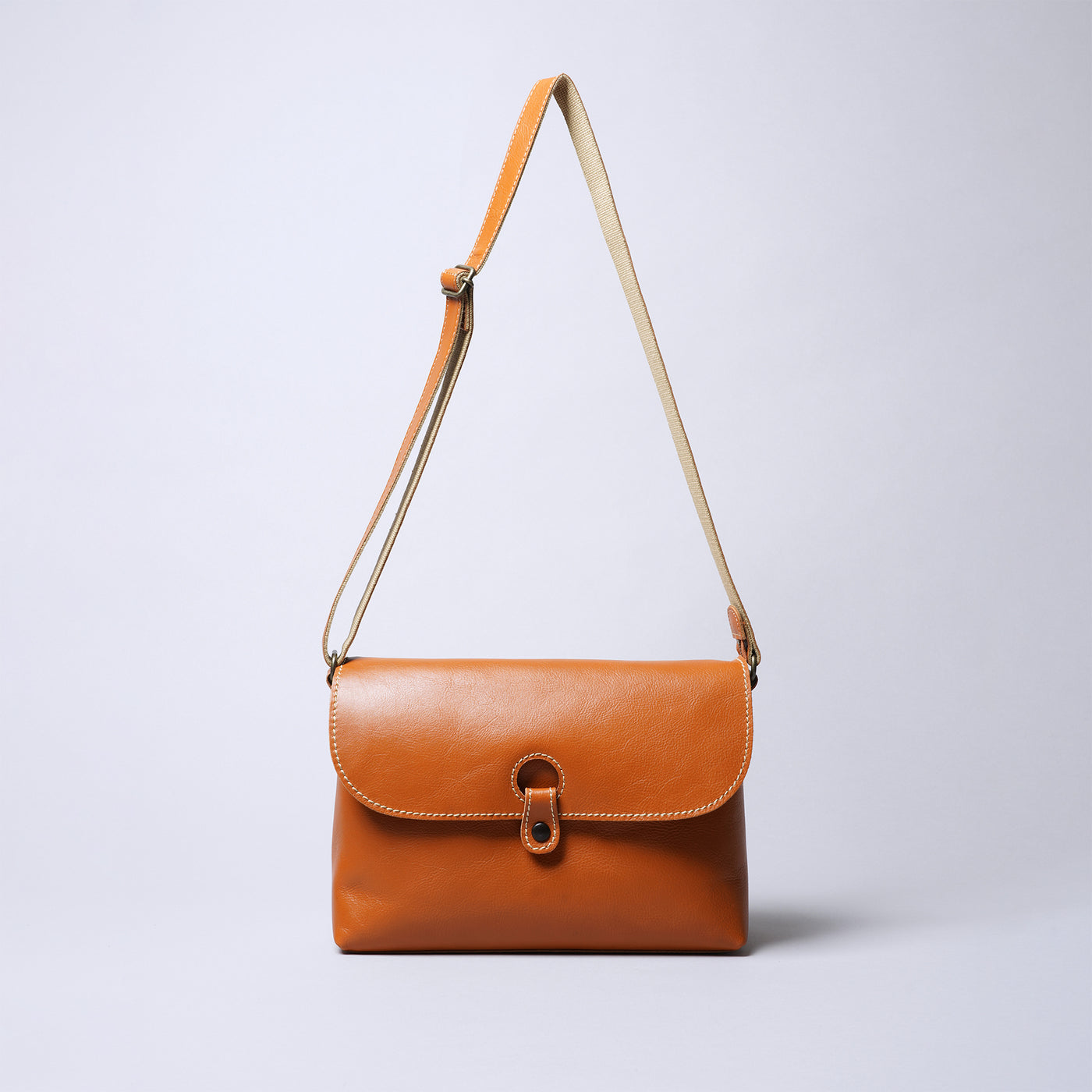 ＜レッセフェール＞ヴォルフ ショルダーバッグ/キャメル