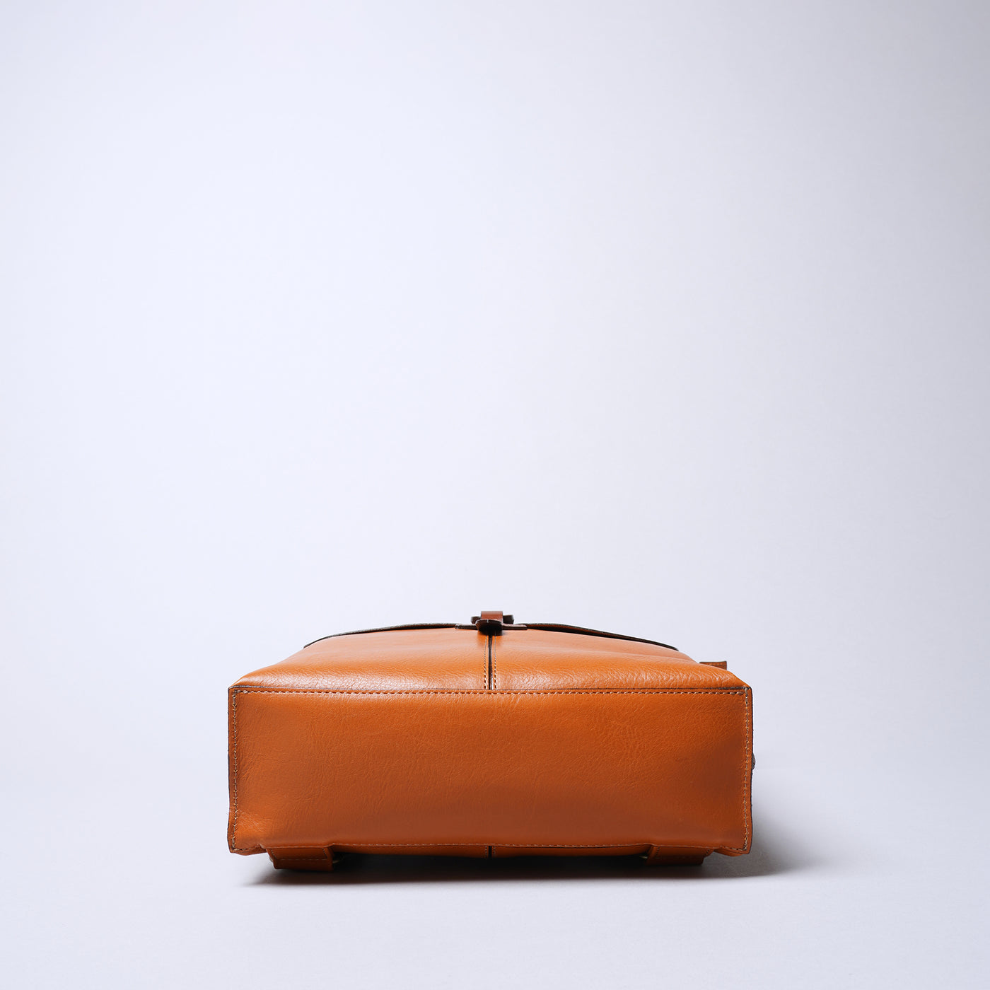 ＜Laisser Faire＞Search 搭配植鞣革 後背包/黑色