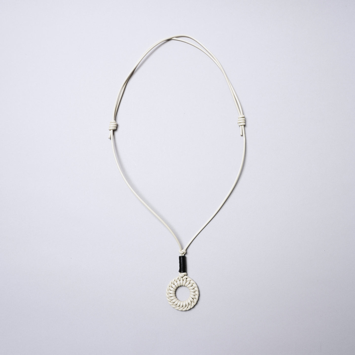 <SENTI FLATTER THE SENSES> Leather Blade Circle Long Necklace / Ivory