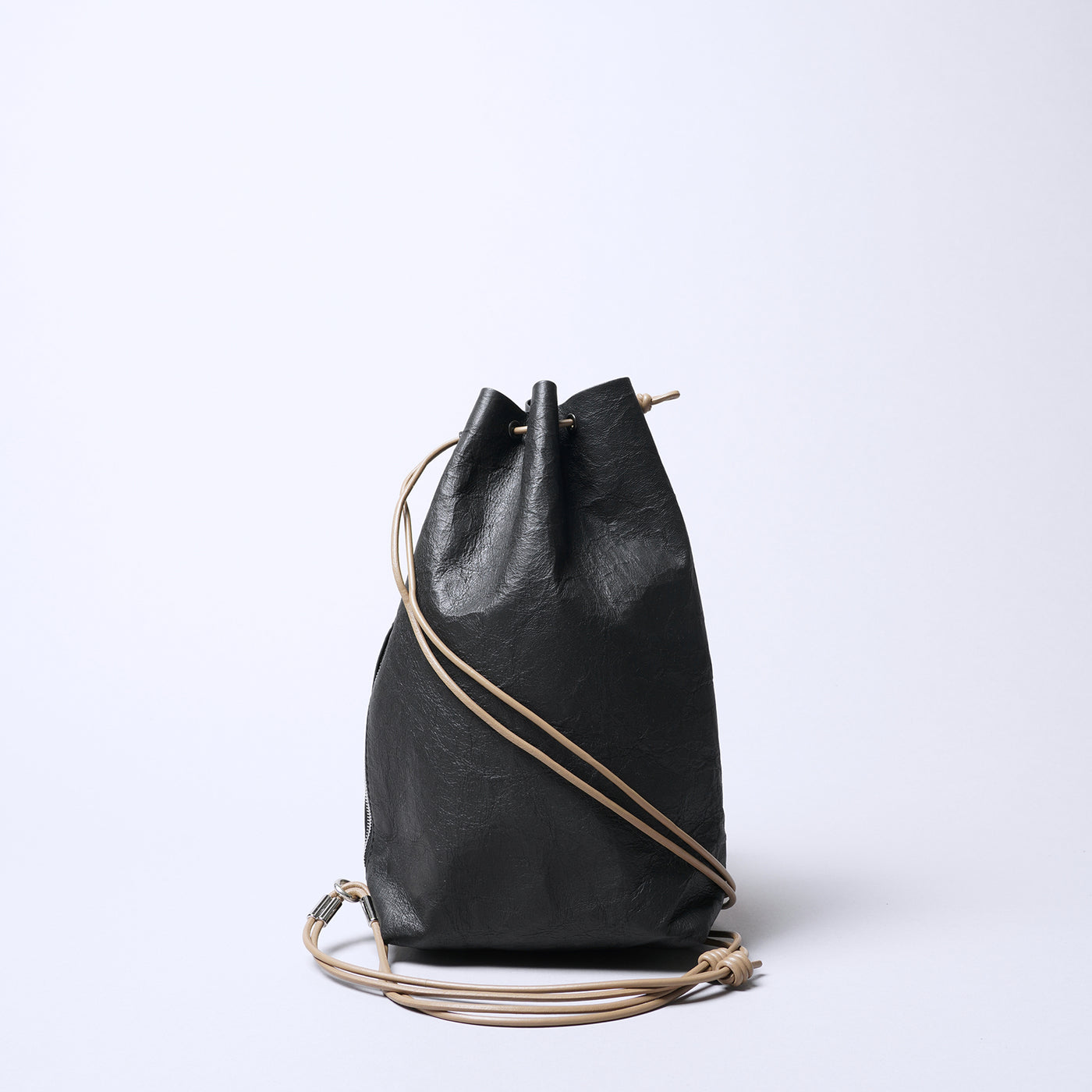 <SENTI FLATTER THE SENSES> Super Lightweight Dyneema Leather Drawstring Bag L  / Black