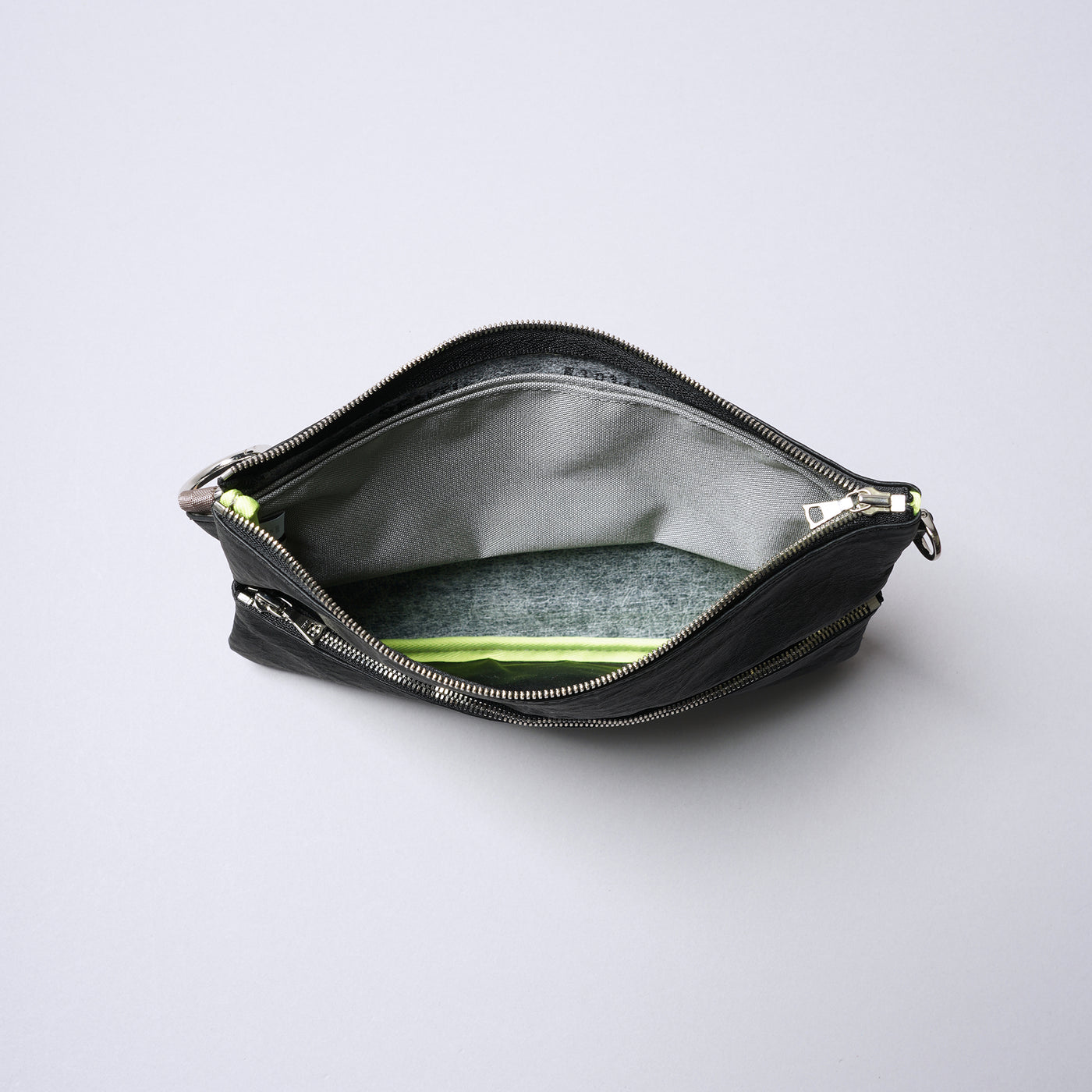 <SENTI FLATTER THE SENSES> Super Lightweight Dyneema Leather Double Zip Pouch LL / Black