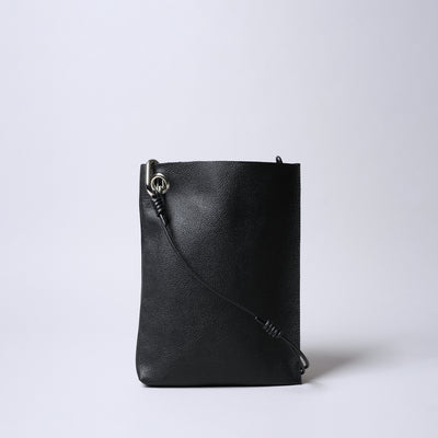 <SENTI FLATTER THE SENSES> Shrink Leather Shoulder Bag / Black x Ivory