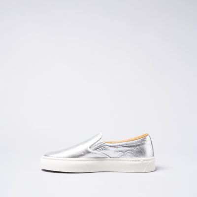 <TOSS> Lance Slip On Leather Sneakers / Silver