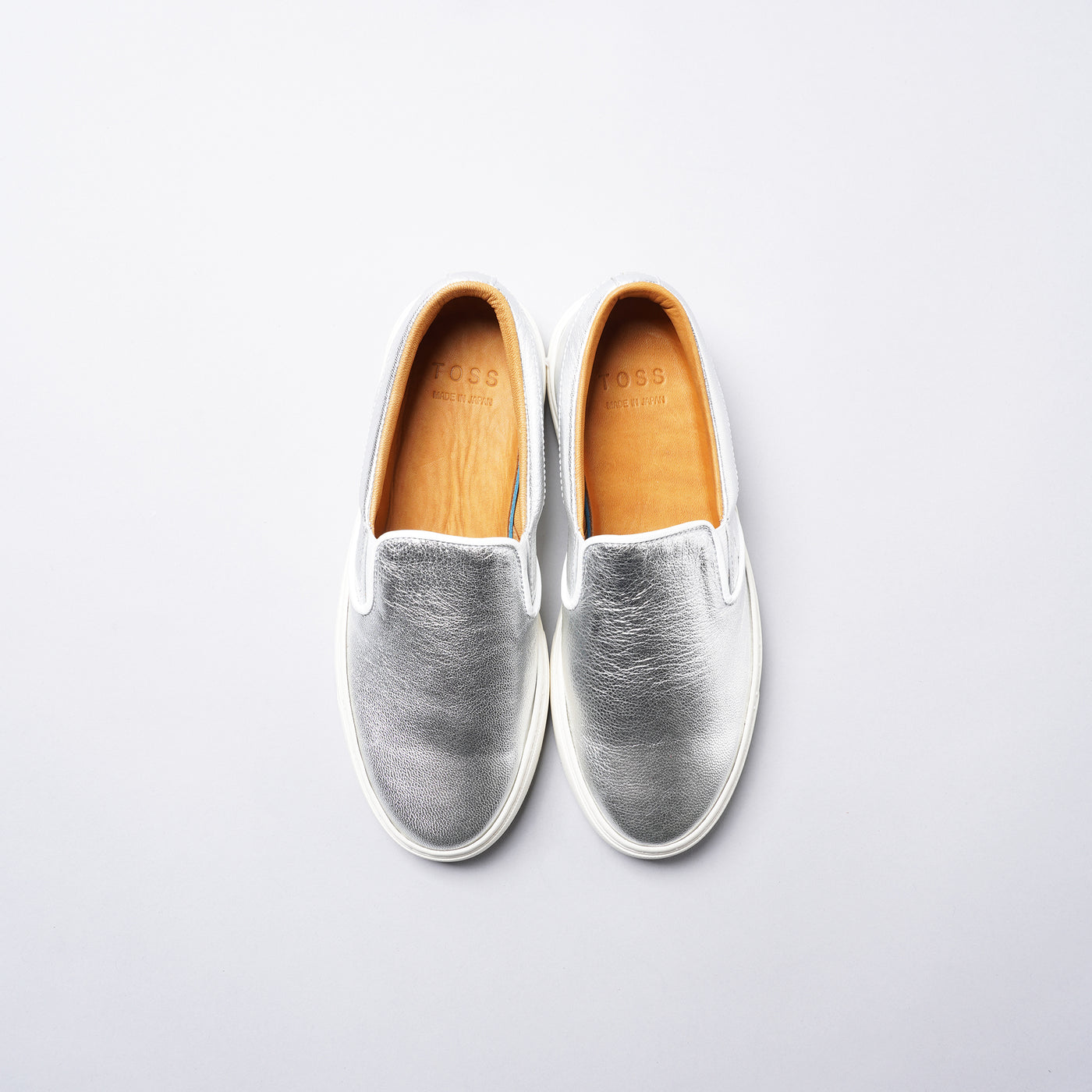 ＜TOSS＞ Lance slip-ons皮革球鞋/銀色