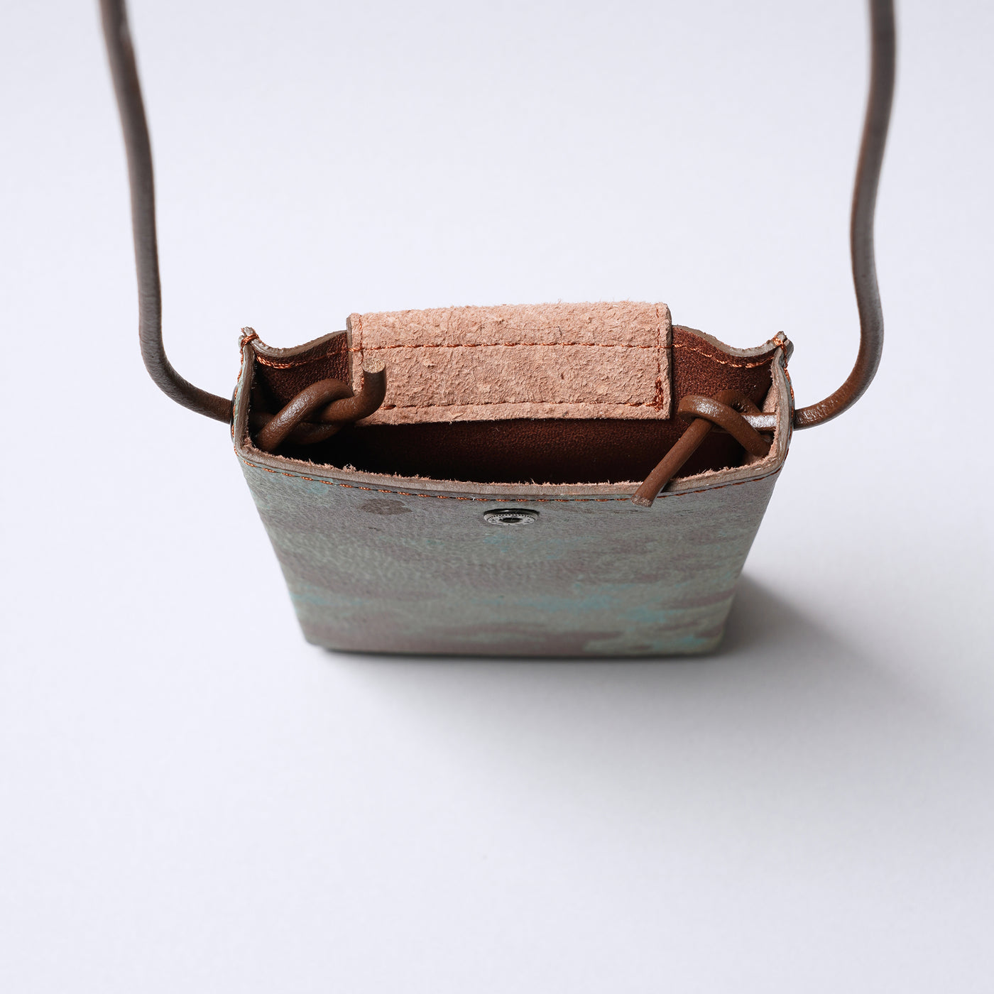 ＜ケウ＞スキニーケース S（7.5inch）/真鍮錆