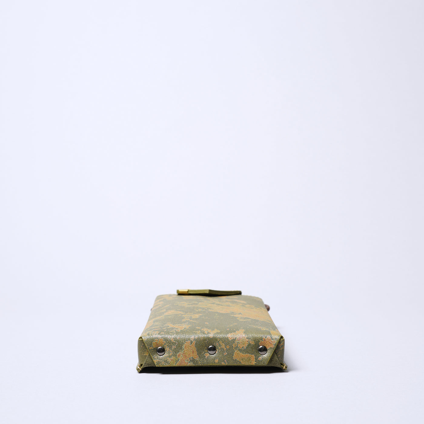 ＜ケウ＞スキニーケース S（7.5inch）/真鍮錆