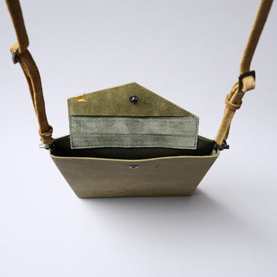 ＜ケウ＞スキニーケース L（11.5inch）/赤銅錆