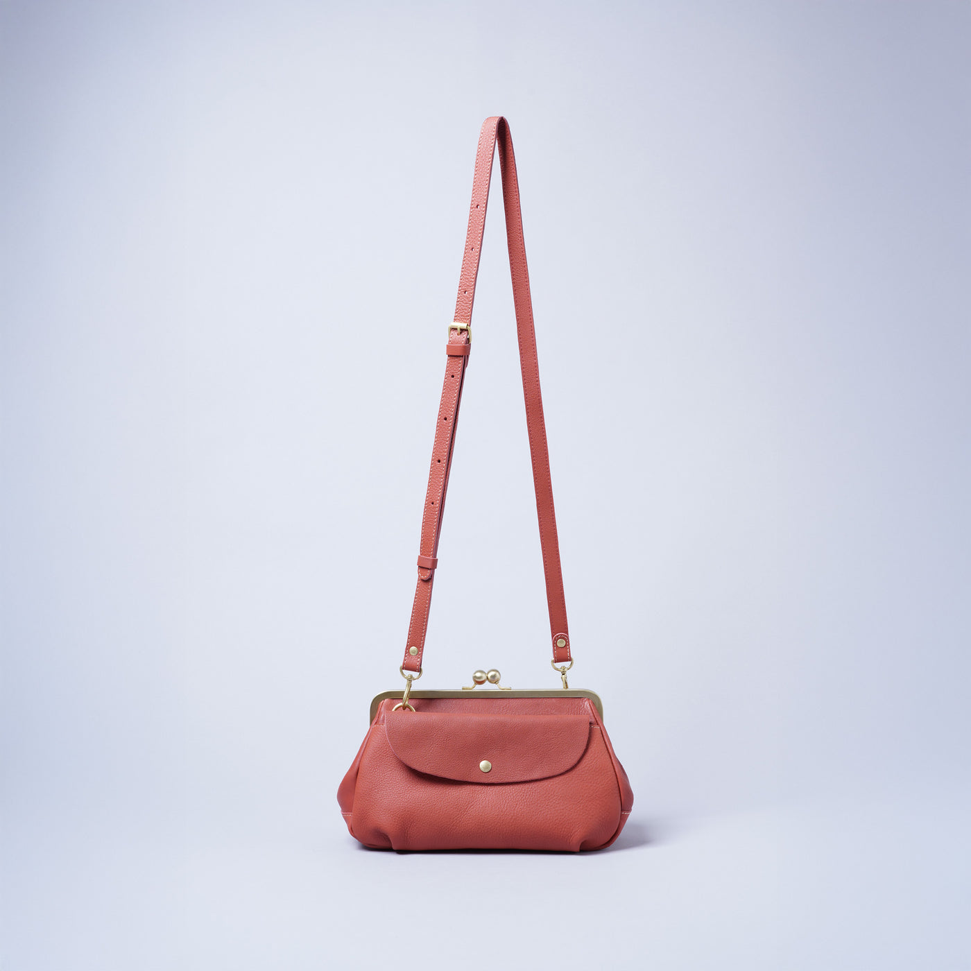 <kissora> Tommy Kiss Lock Tote Shoulder / BLK