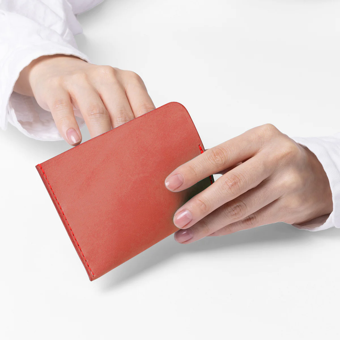 ＜Customized nane half wallet, reddish