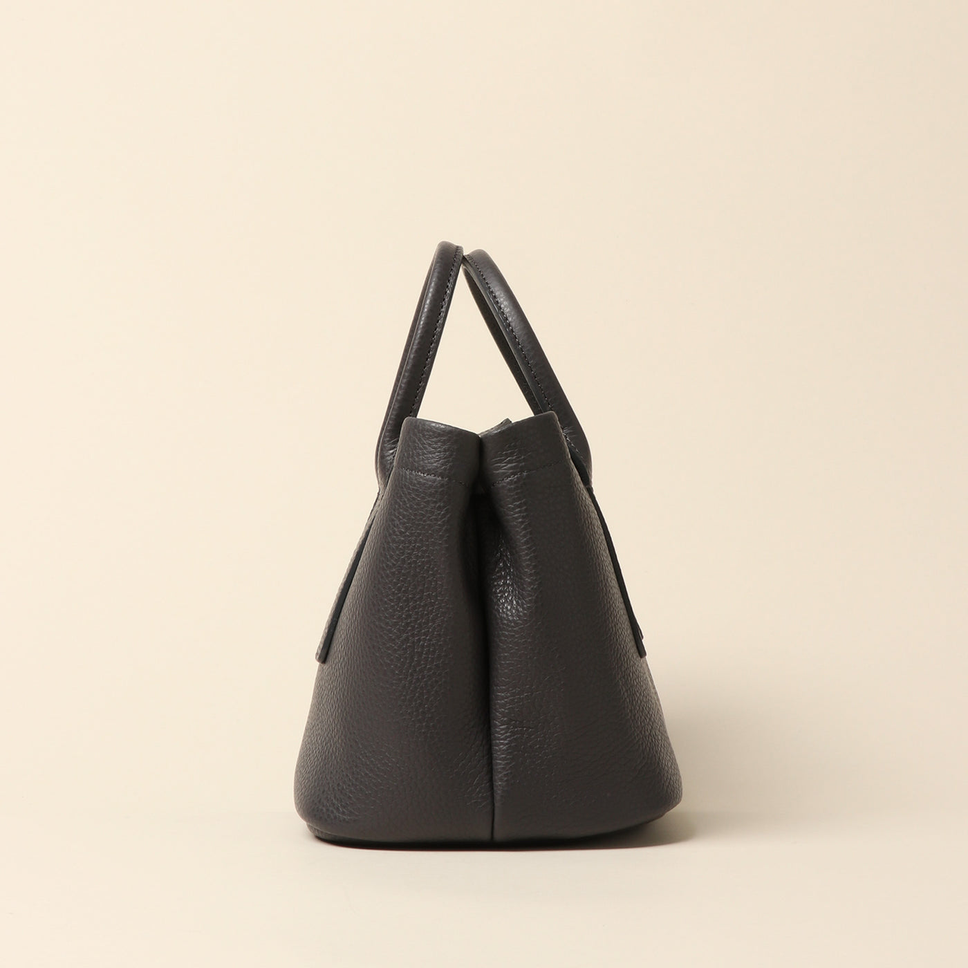 ＜itten-itten＞ Leather mini tote / sax