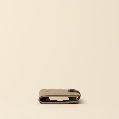 ＜カルドトーキョージャパン＞ CROSSOVER iPhoneケース (iPhone12/12Pro)/ブラックグレー