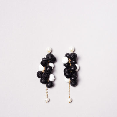 <Selieu>Minori Fusa Pierced Earrings / White &amp; Black