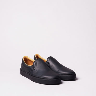 <TOSS> Lance Lance Slip-on Leather Sneaker / Black
