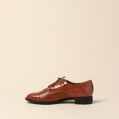 ＜Madras lace-up casual shoes with ivory enamel