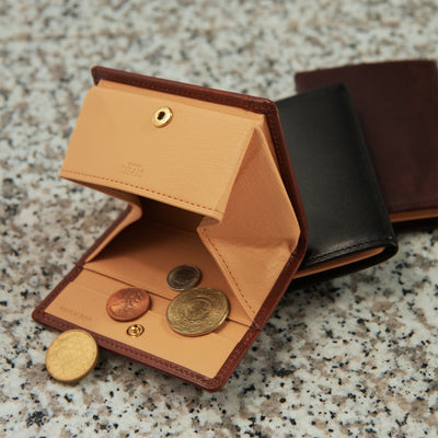<CYPRIS> White Shirasagi leather box coin purse/dark brown