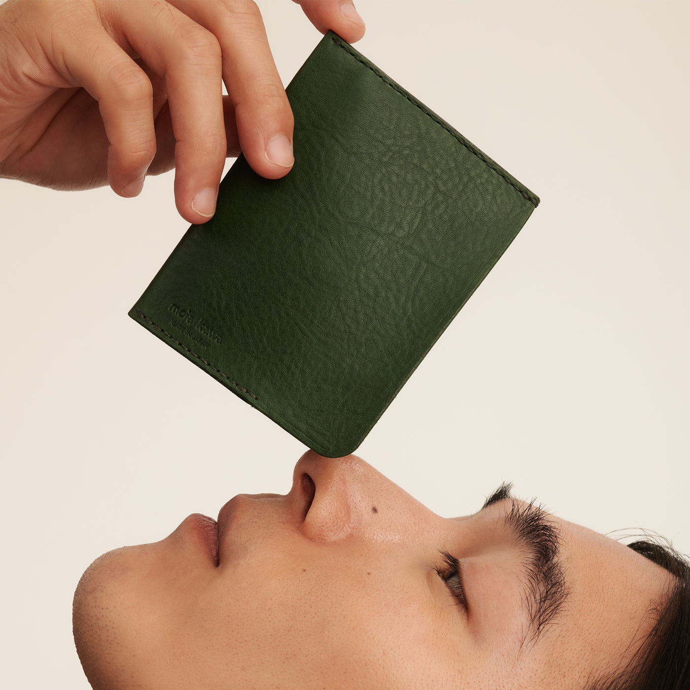 ＜Mojakawa> nane half wallet / green